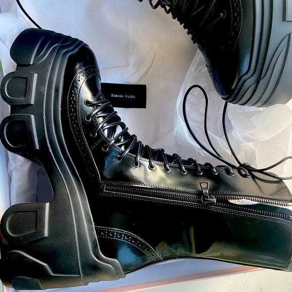 **Simone Rocha - New -Track sole lace-up, black patent-leather brogue boots - Picture 5 of 8